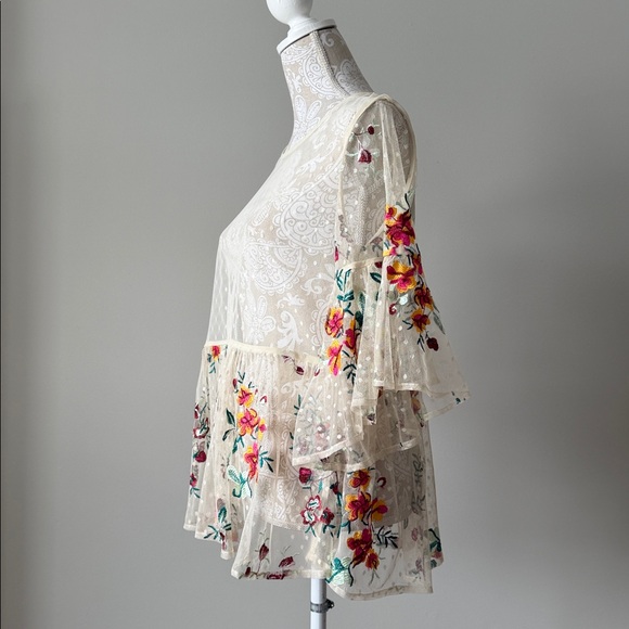 Umgee Floral Sheer Embroidered Blouse sz Small - Picture 4 of 11